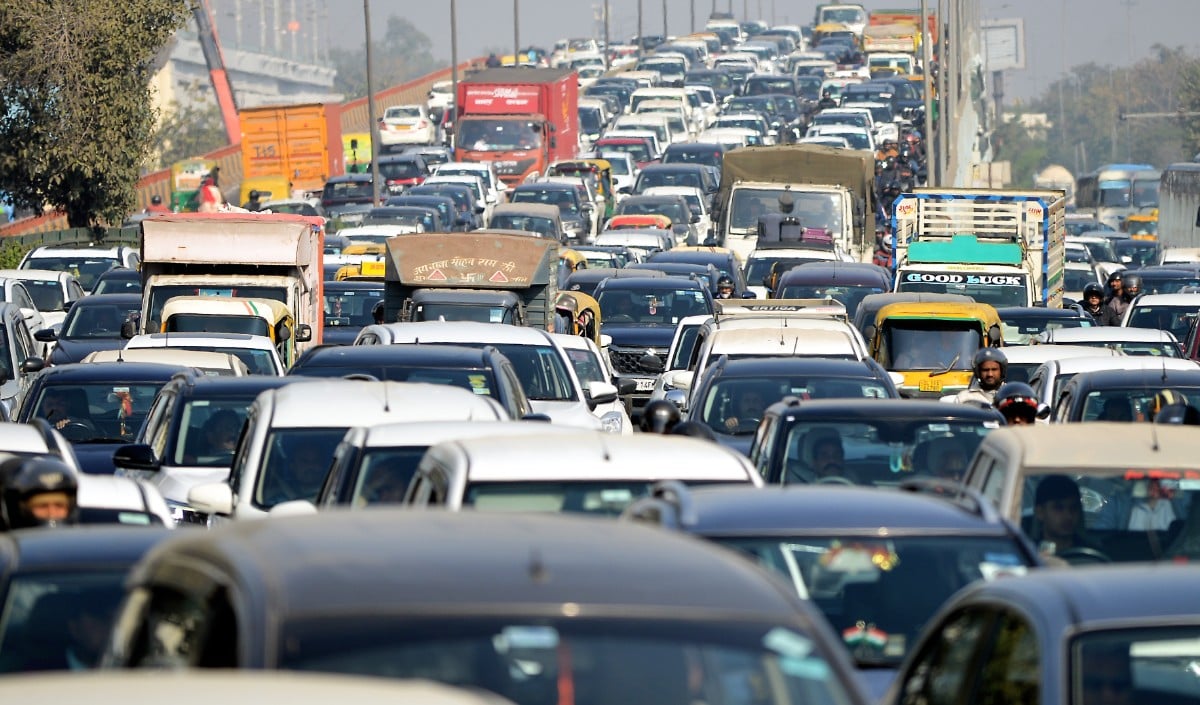 Delhi-NCR में कबाड़ होंगे पुराने ट्रक और बसें! मोदी सरकार की ‘प्रतिस्थापन योजना’ को कैबिनेट की मंजूरी, ऑटो सेक्टर ने बताया ऐतिहासिक कदम