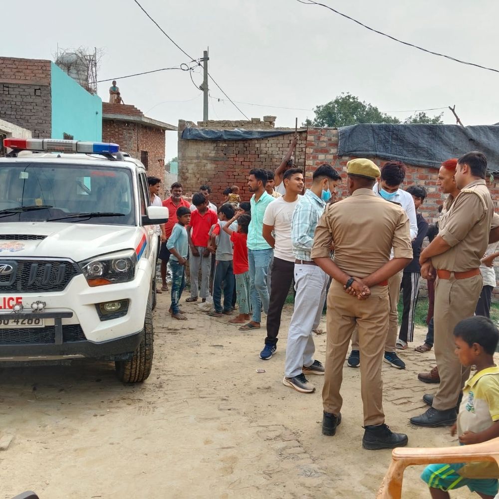 बदायूं में युवक का शव संदिग्ध हालत में मिला:घर के बंद कमरे में फंदे पर लटका था, घर वाले नहीं बता सके कारण