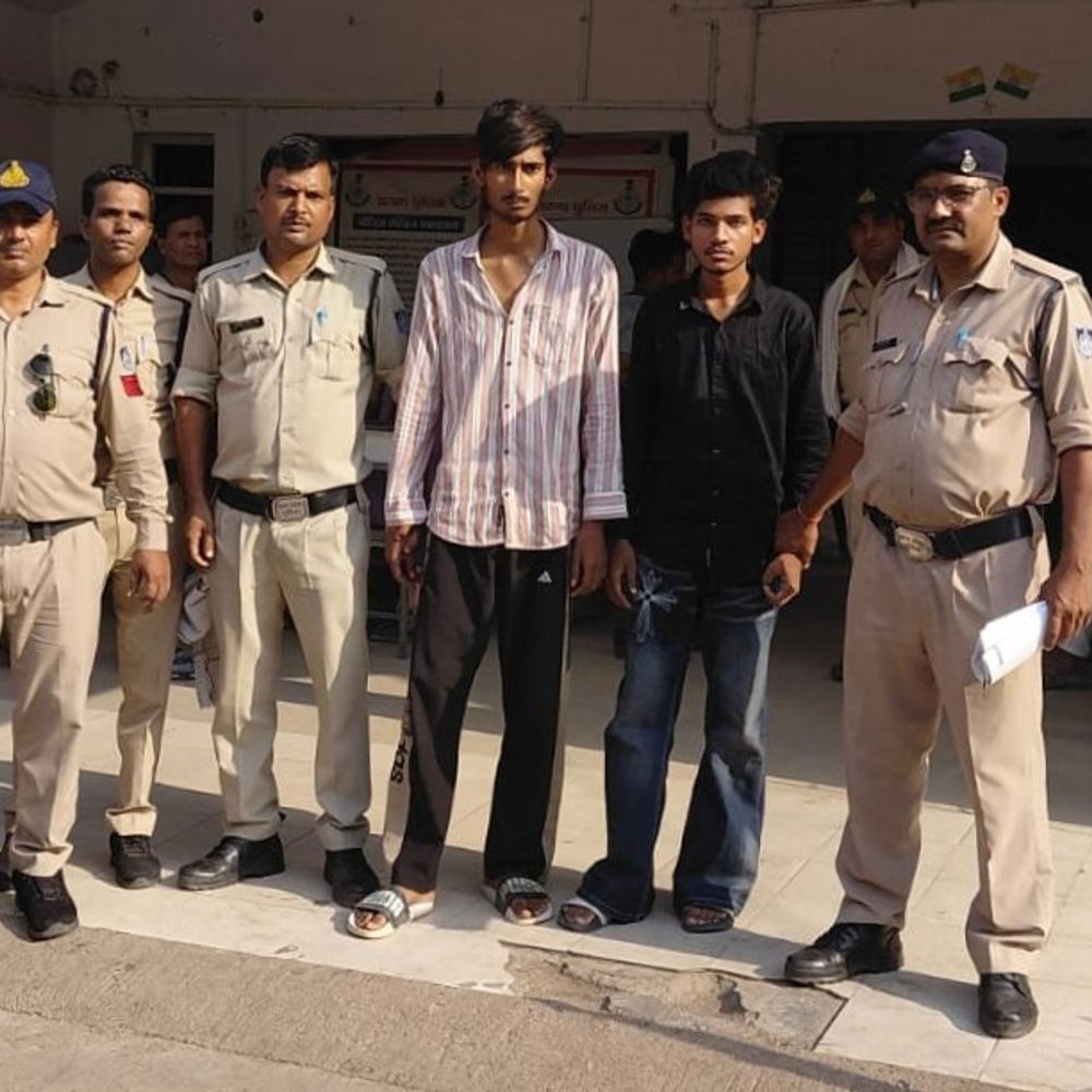एयरफोर्स अफसर के घर फायरिंग करने वाले दो आरोपी गिरफ्तार:मुख्य आरोपी सहित 3 अन्य की तलाश जारी, घर के बाहर किए थे 5 राउंड फायर