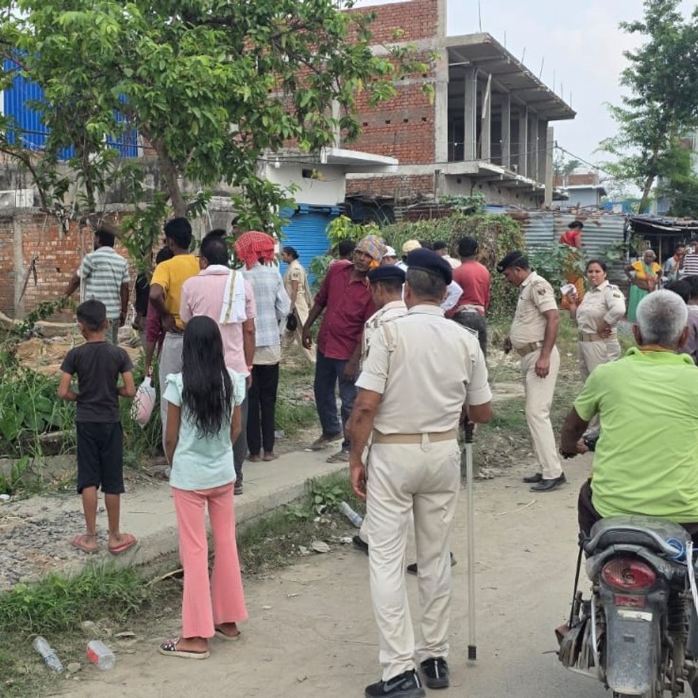 गोपालगंज में 19 साल पुराना जमीन विवाद खत्म:कोर्ट के आदेश पर प्रशासन ने हटाया अतिक्रमण