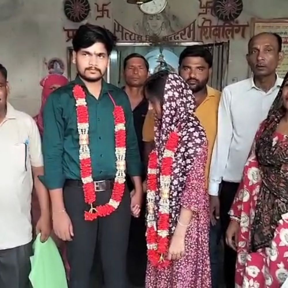 प्रेमी के घर पहुंची युवती, शादी की जिद पर अड़ी:बिजनौर में थाने में परिजनों की बनी सहमति, शिव मंदिर में लिए शादी के फेरे