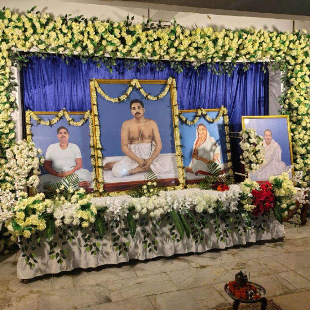 पटना में आचार्य देव का 59वां जन्मोत्सव मना:भक्तों ने भजन-कीर्तन गाकर पूजा की; लोगों के लिए भंडारा भी लगा