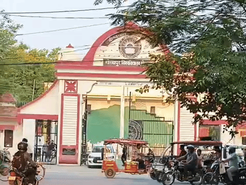DDU के LLB के स्टूडेंट को बदमाशों ने पीटा:जातिसूचक शब्द कहे, जान से मारने की धमकी, कैंट थाने में FIR