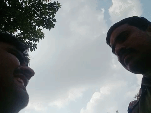 दरोगा का बेटा बोला-10 हजार देने पर गाली मिल रही:आंसू पोछते हुए दरोगा बोला- मैं हूं ना, हम लोग नहीं फंसते क्या ? सब चलता है