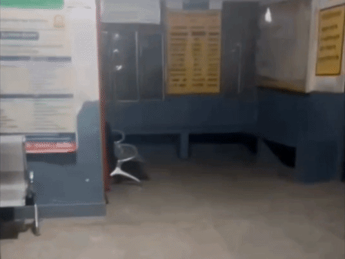 प्रसव पीड़ा से तड़पती रही महिला,PHC पर नहीं मिला इलाज:देवरिया में रात में डॉक्टर-नर्स नहीं होने का आरोप, CMO ने जांच के दिए आदेश