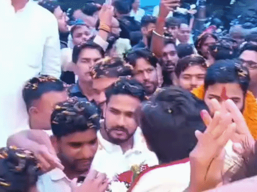 बरेली में सपा नेता समर्थ मिश्रा का शक्ति प्रदर्शन:प्रदेश कार्यकारिणी सदस्य बनने के बाद पहली बार लौटे, बोले- कैंट से टिकट की मजबूत दावेदारी