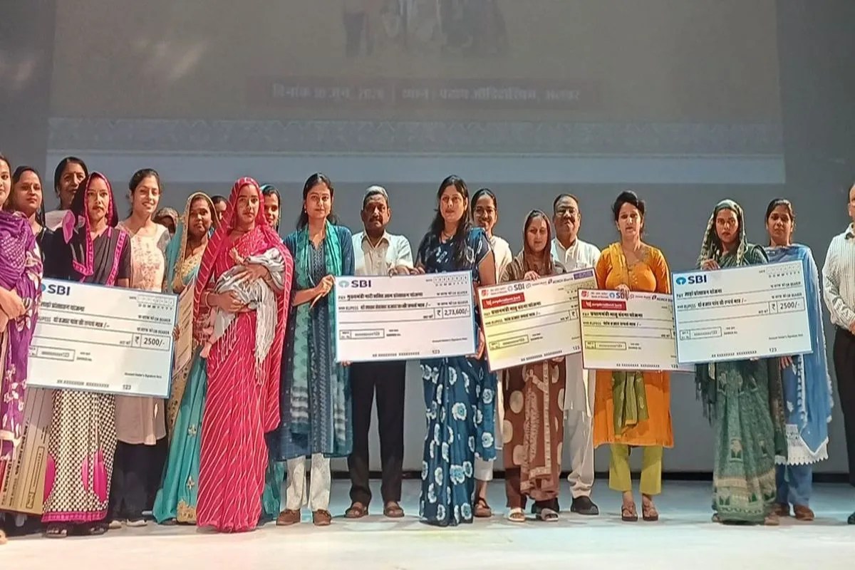 अलवर में ‘नारी शक्ति वंदन’ कार्यक्रम, जिला कलक्टर ने किया महिलाओं का सम्मान