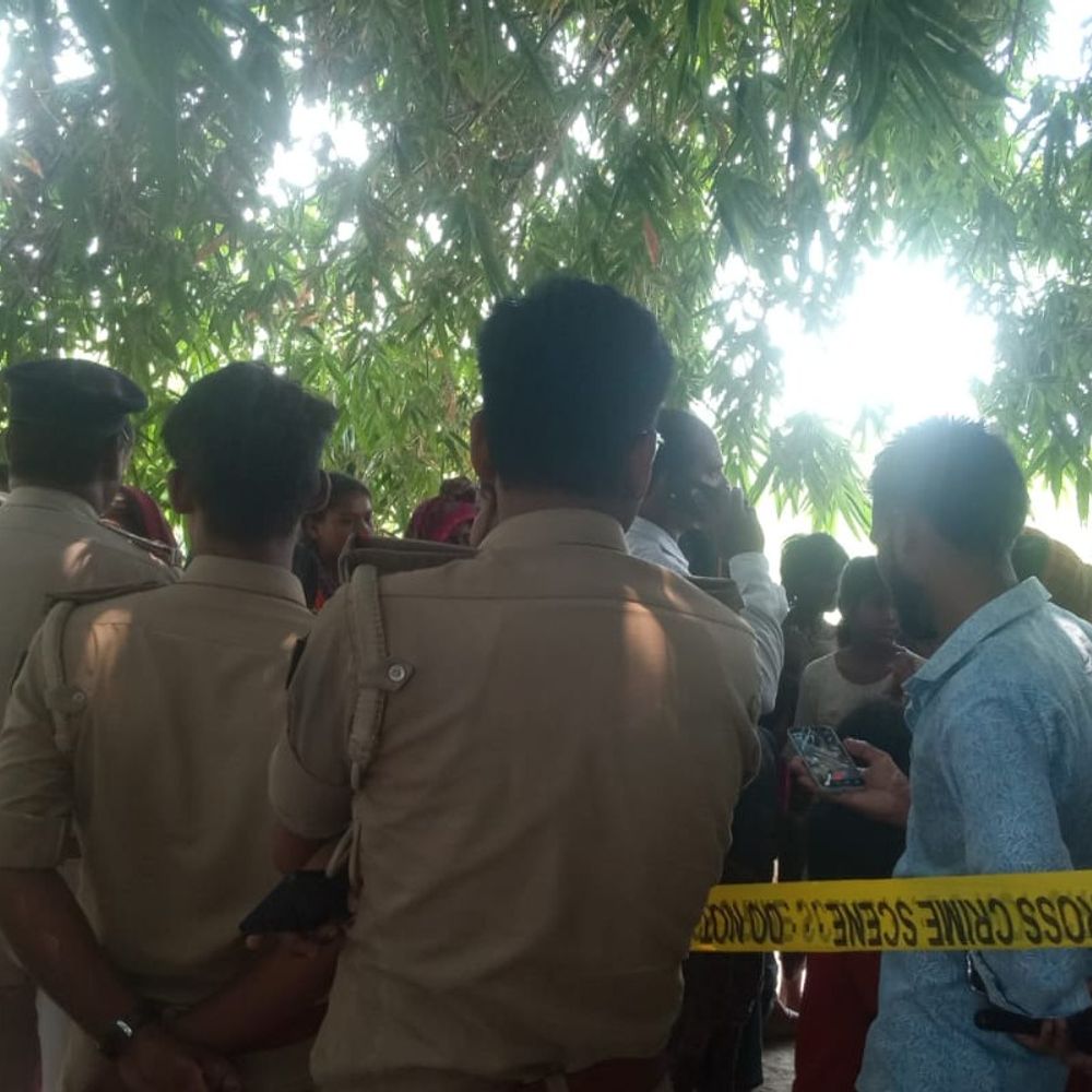 खानपुर थाना क्षेत्र की घटना:बांसबारी में युवक का शव मिलने से सनसनी, मारपीट कर व गला घोंट कर हत्या की आशंका, गांव के ही एक तारी दुकानदार पर आरोप