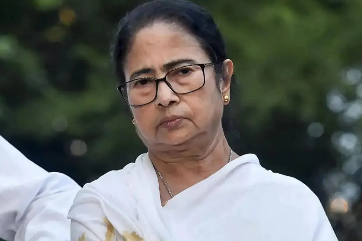 30 दिनों में कैसे बिखर गई तृणमूल कांग्रेस? अभिषेक बनर्जी पर हमला, पार्षदों का पलायन; बगावत के रास्ते पर दिग्गज