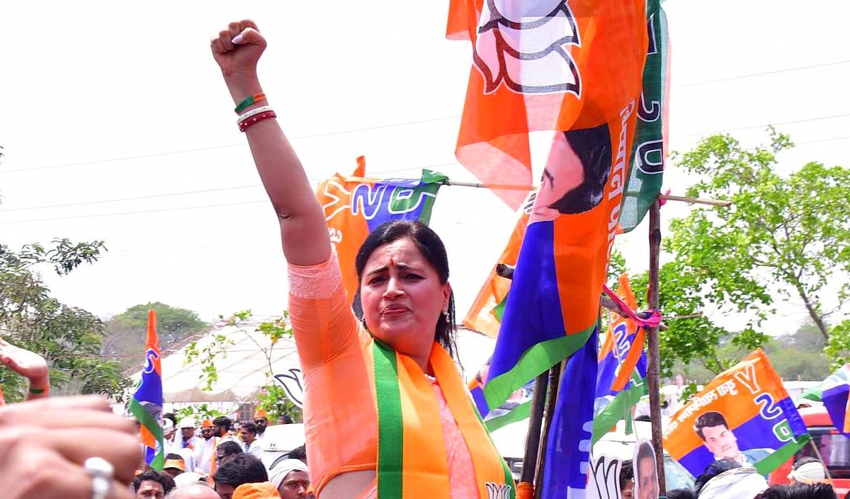 Navneet Rana ने दी सफाई: BJP मेरी पहचान, NCP के Rajya Sabha प्रस्ताव को नकारा