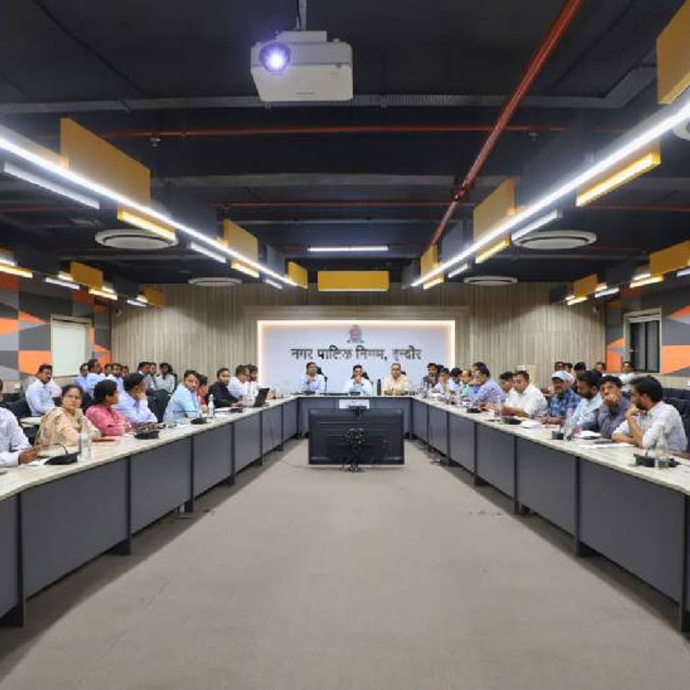 महापौर-निगम कमिश्नर ने की बारिश की तैयारियों की समीक्षा:पानी की निकासी और लोगों की सुरक्षा पर दिया जोर, बारिश में चौराहों के सिग्नल ना हो बंद