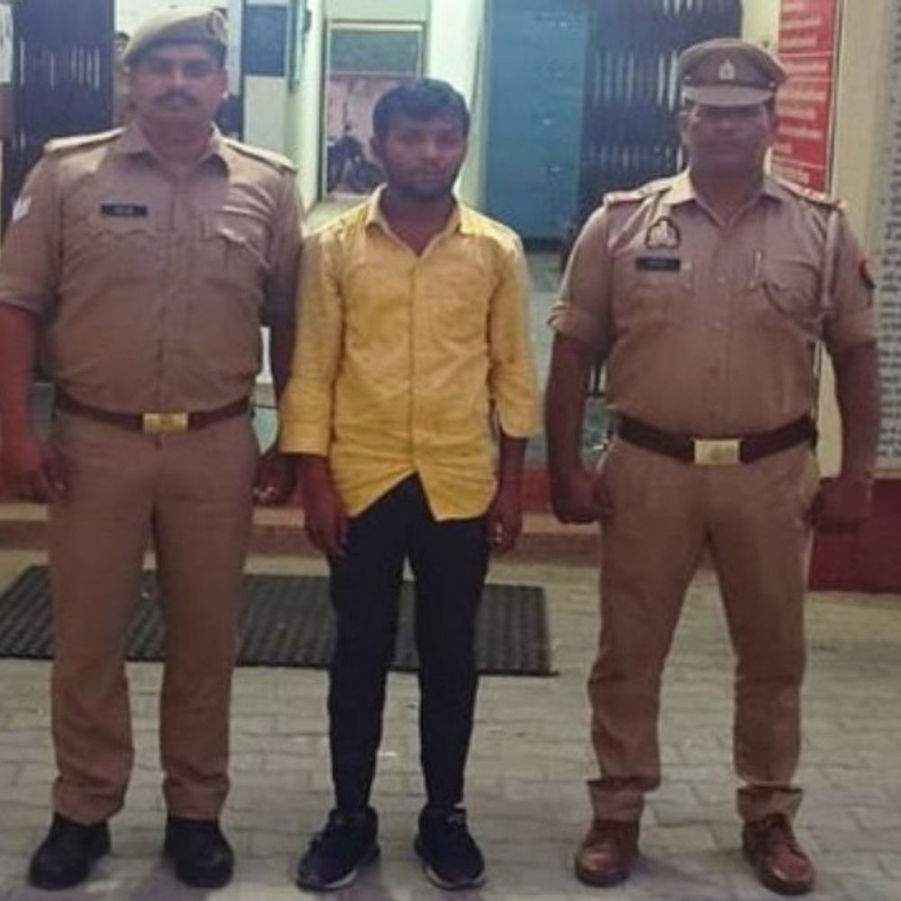 मेरठ में पुलिस भर्ती परीक्षा में प्रॉक्सी कैंडिडेट दबोचा:गढ़ रोड राम सहाय इंटर कॉलेज में आया था मुख्य कैंडिडेट की जगह परीक्षा देने