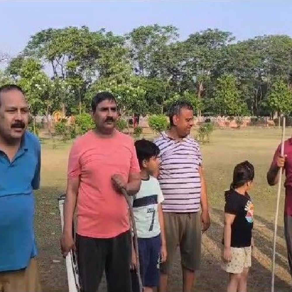 ग्रेटर नोएडा में आवारा कुत्तों ने महिला को काटा:अब तक 6 लोगों पर अटैक कर चुके, बच्चे घरों से बाहर निकलने से डर रहे