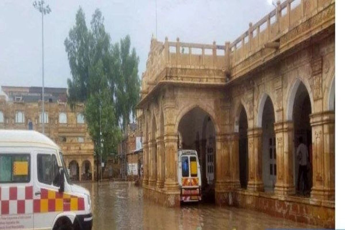 अस्पताल की चौखट पर जलभराव संकट, अब तक नहीं जगे जिम्मेदार