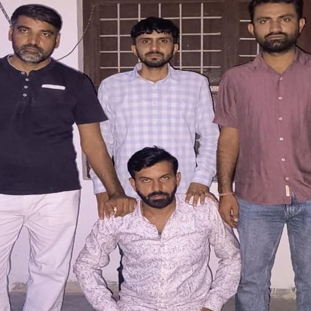 एएनटीएफ ने 25 हजार का इनामी तस्कर उज्जैन से पकड़ा:तीन साल से फरार था आरोपी राकेश, 10 वर्षों से तस्करी में सक्रिय