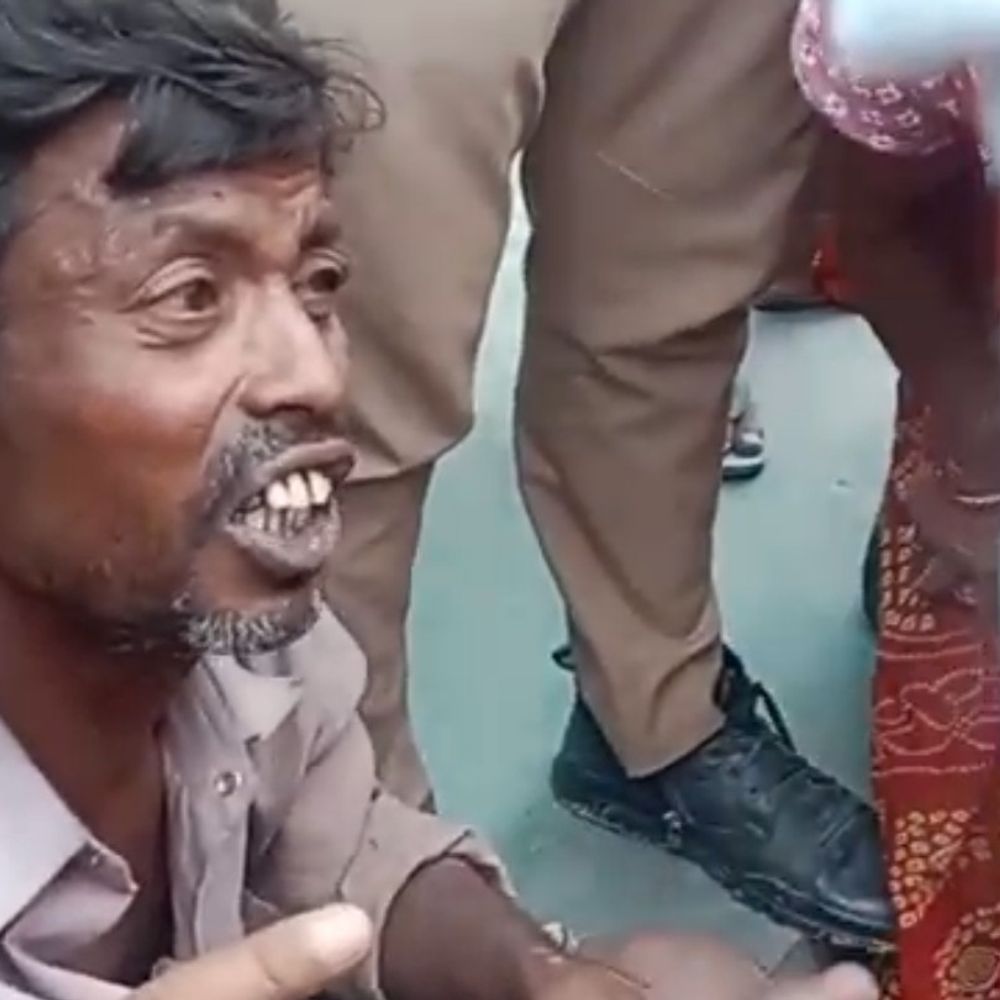 मानसिक रूप से कमजोर किशोरी को रातभर बंधक बनाकर दुष्कर्म:सुबह परिवार खोजते पहुंचा तब मिली, एक आरोपी को पकड़कर पब्लिक ने पीटा