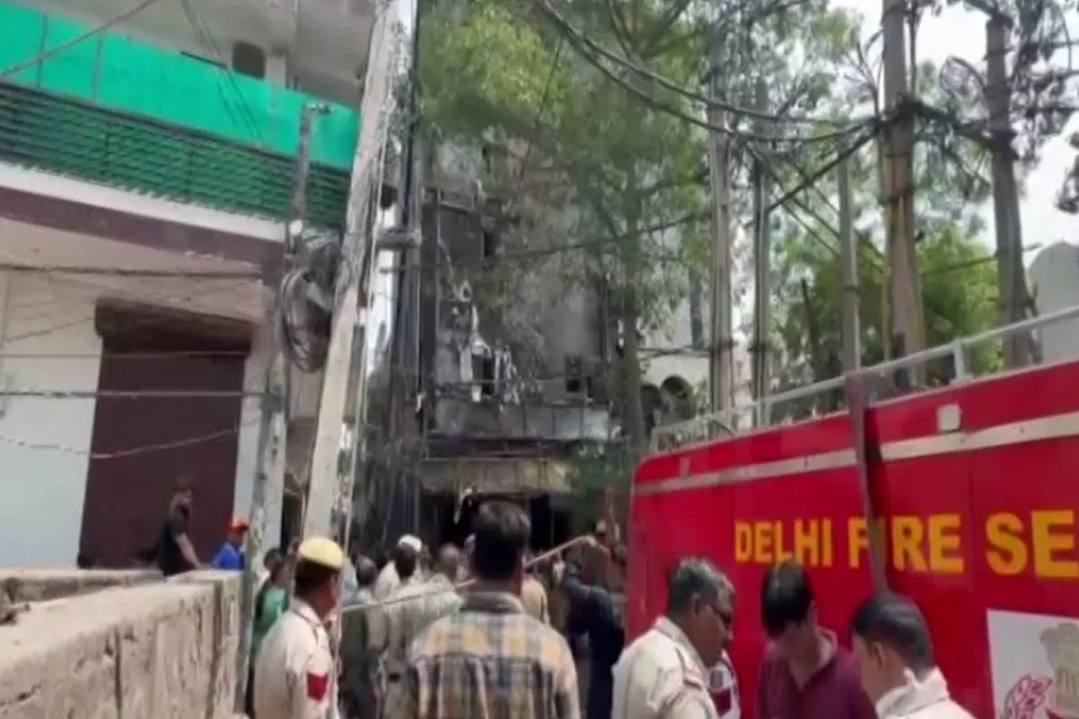 Malviya Nagar Fire: 21 लोगों की मौत, सरकार देगी 2-2 लाख का मुआवजा, घायलों को 50 हजार तक की आर्थिक मदद