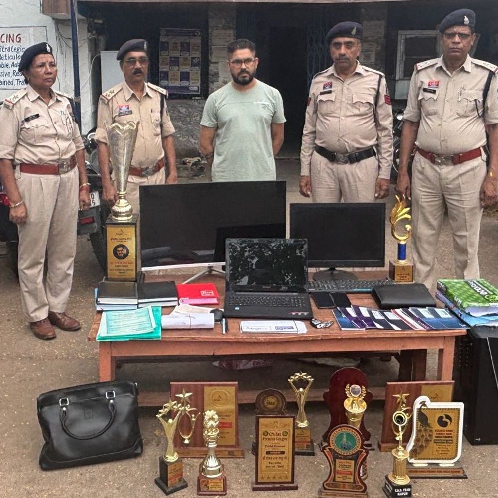 हर महीने 3% मुनाफे का लालच देकर 48 लाख ठगे:शेयर मार्केट में इन्वेस्ट का झांसा, रिटायर्ड कर्मचारी-सरकारी कर्मियों को बनाया निशाना
