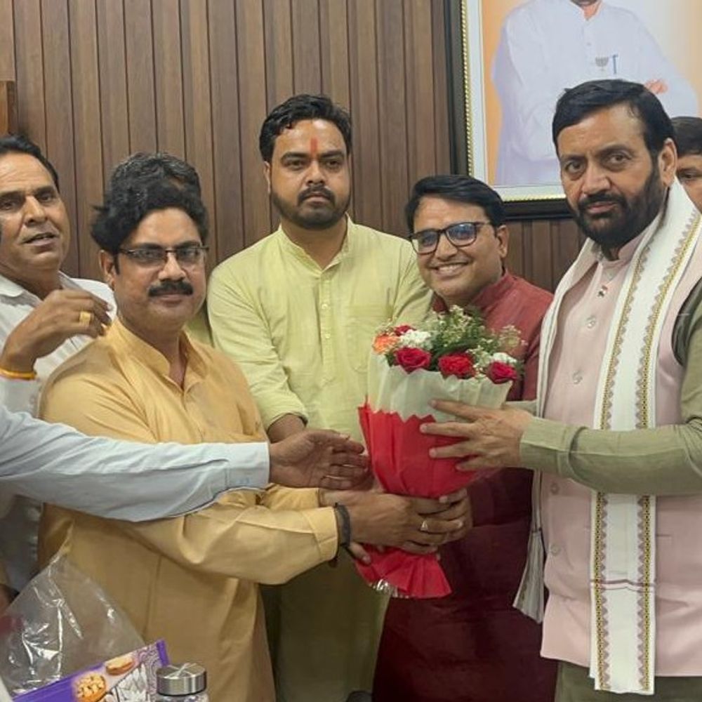 नारनौल सैनी सभा का प्रतिनिधिमंडल मिला सीएम से:नव निर्वाचित प्रधान हरीश सैनी व उप प्रधान अरुण सैनी को दी शुभकामनाएं