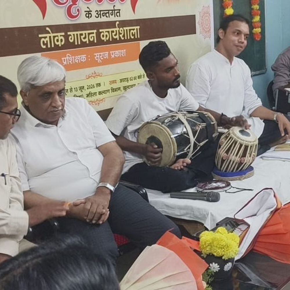 लोकगीतों की प्रस्तुति में बच्चों की कला निखरी:राजकीय बालगृह में लोकगायन कार्यशाला में निदेशक ने की सराहना