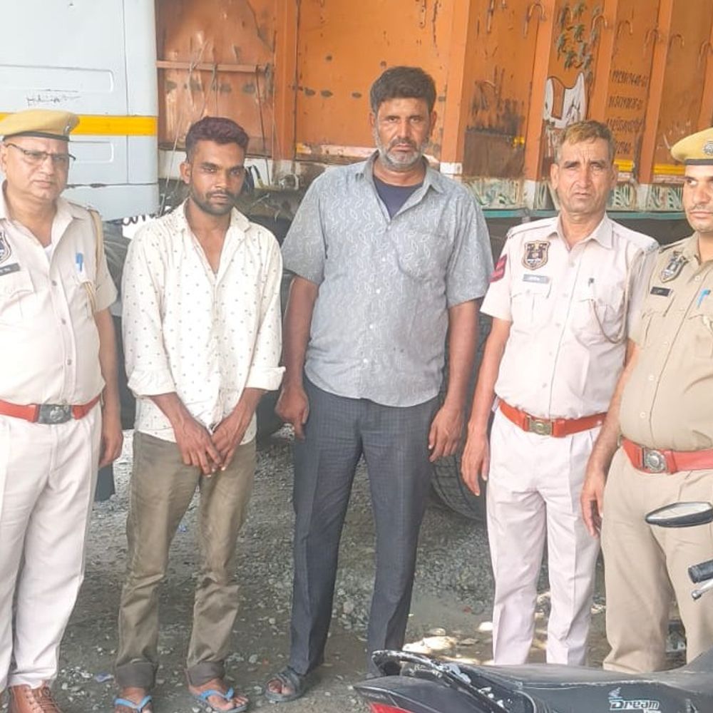 मुकदमे से बचने, मुनाफाखोरी के लिए रची खाद-चोरी की साजिश:180 कट्टों सहित दो आरोपी गिरफ्तार; मुनीम और गोदाम मालिक फरार