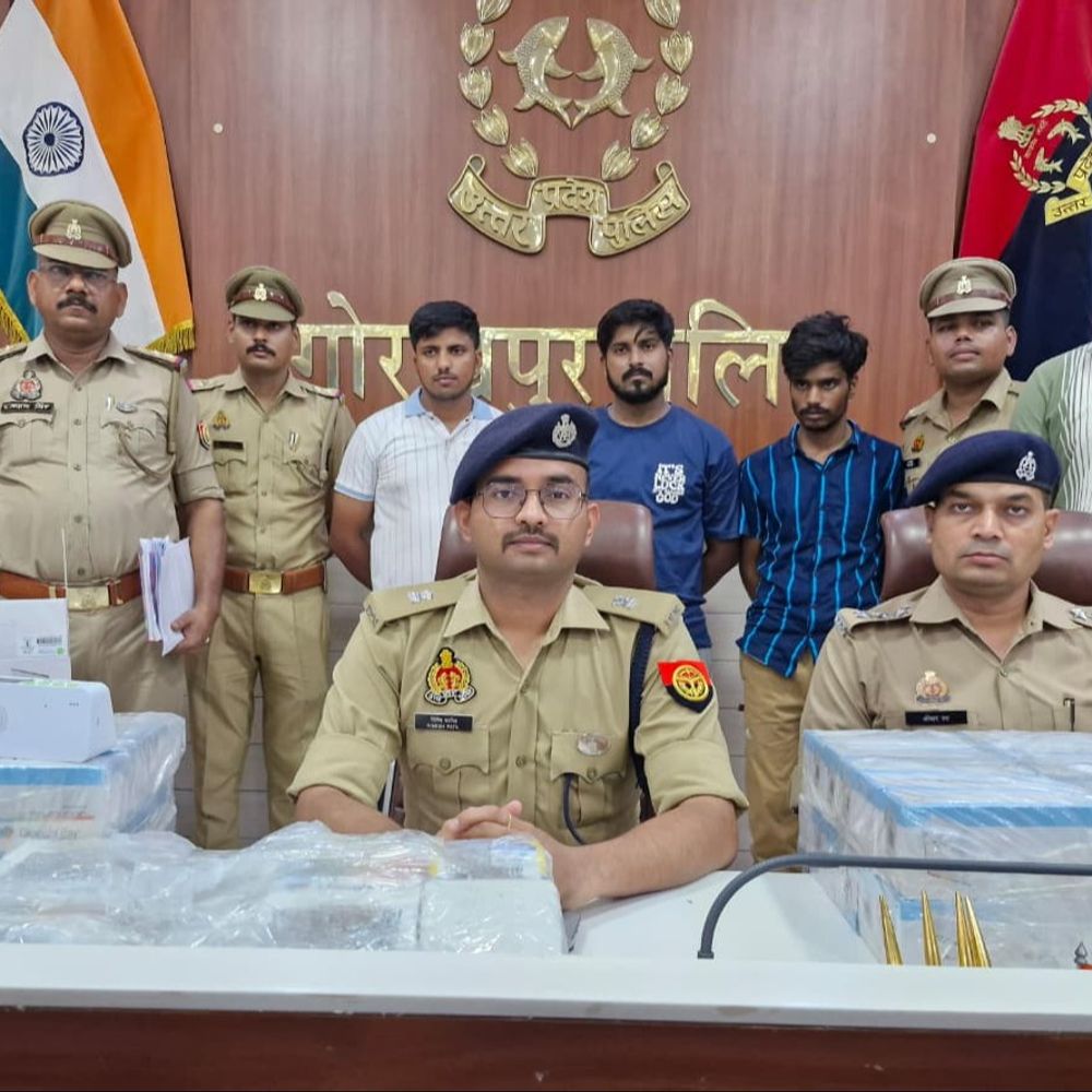 गोरखपुर में 3 जालसाज गिरफ्तार:मर्चेंट क्यूआर कोड बनाकर करते थे साइबर ठगी, कोतवाली में बनाया था ठिकाना