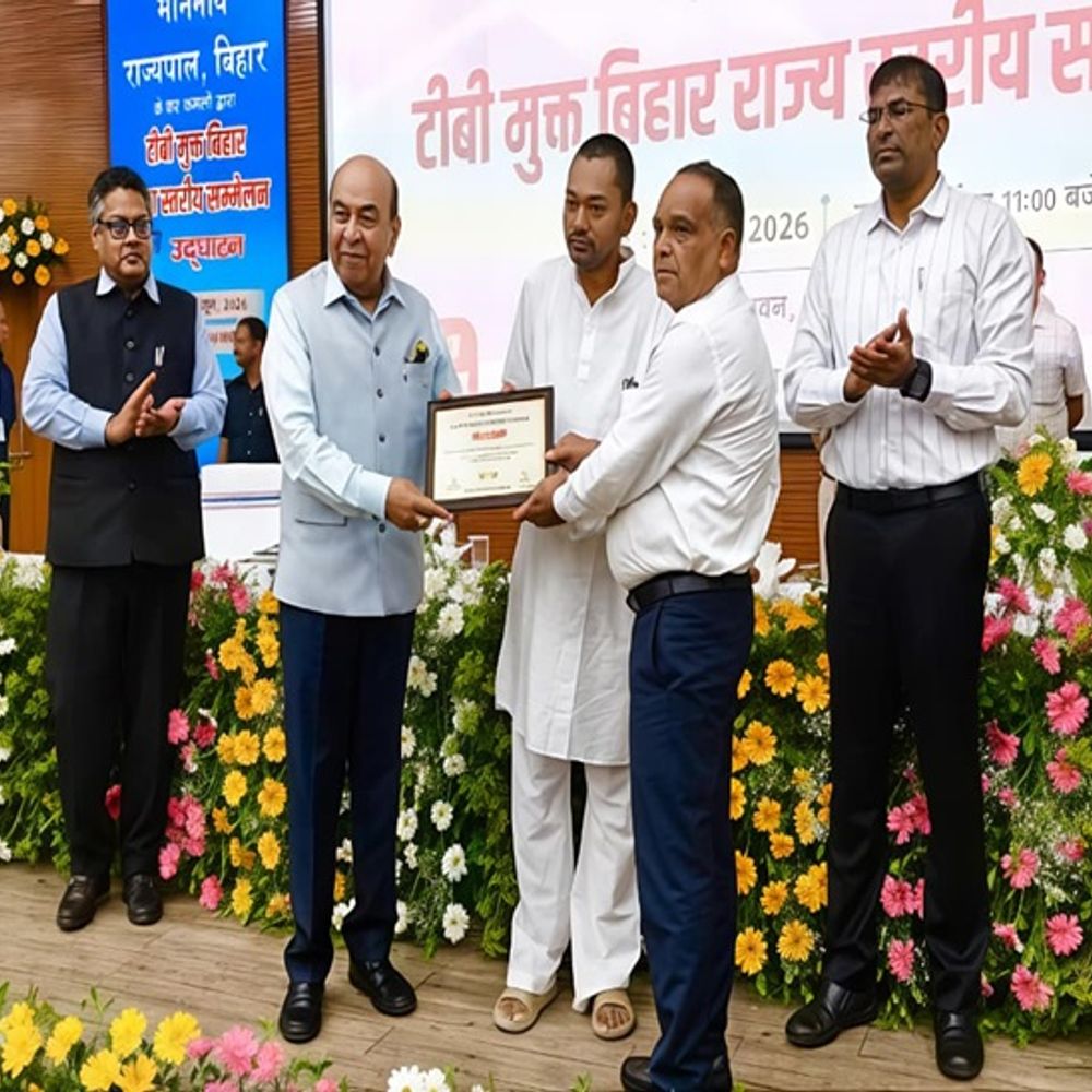 पूर्णिया के CS को राज्यपाल ने किया सम्मानित:​टीबी मुक्त अभियान में उपलब्धि हासिल की; डीपीएम को भी दिया सर्टिफिकेट