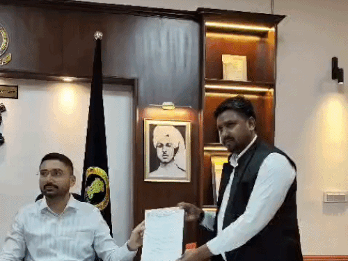 जालंधर में गौ सरंक्षण के लिए PM के नाम मेमोरेंडम:एडवोकेट नईम खान ने DC को सौंपा, बोले-माव लीचिंग-गौ हत्या पर लगनी चाहिए रोक