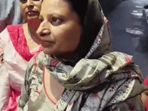 जालंधर के वार्ड 26 में आ रहा बदबूदार पानी:मोल का पानी खरीदने को मजबूर लोग, चुनाव में वोट मांगने वाले नेता गायब
