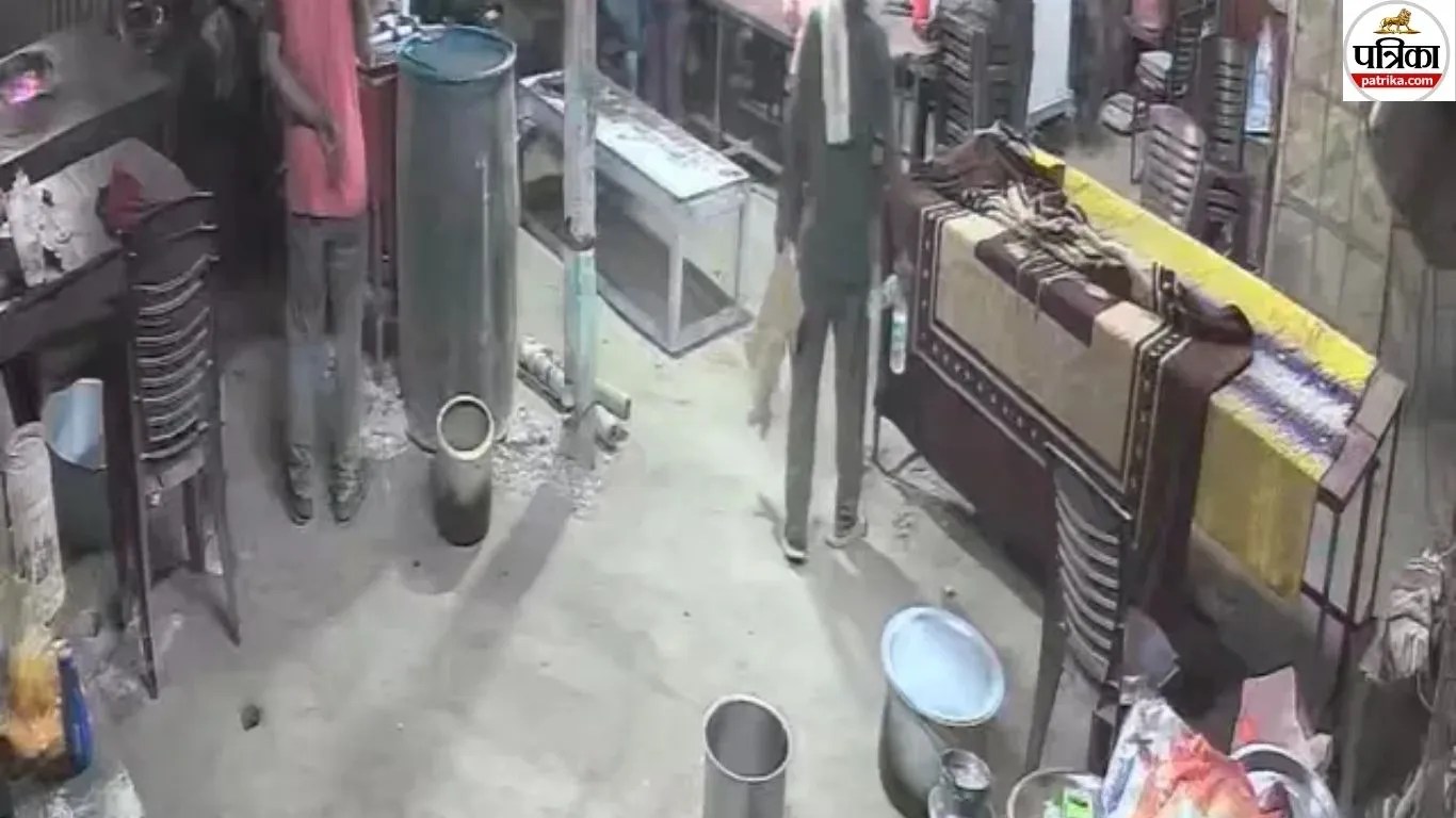 10 रुपये के विवाद में 25 बदमाशों का हंगामा: होटल मालिक पर लाठी-डंडों से हमला, 77 हजार लूटे, CCTV फुटेज वायरल