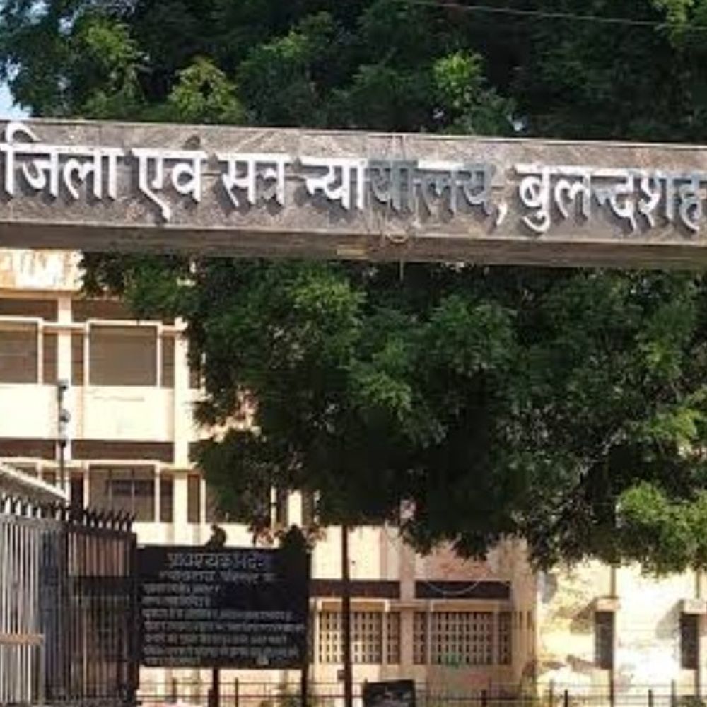 उपभोक्ता आयोग ने सेवा प्रदाता कंपनी पर 10 लाख का:बुलंदशहर में गणेश चतुर्थी में हेलीकॉप्टर से पुष्प वर्षा न कराने पर कार्रवाई