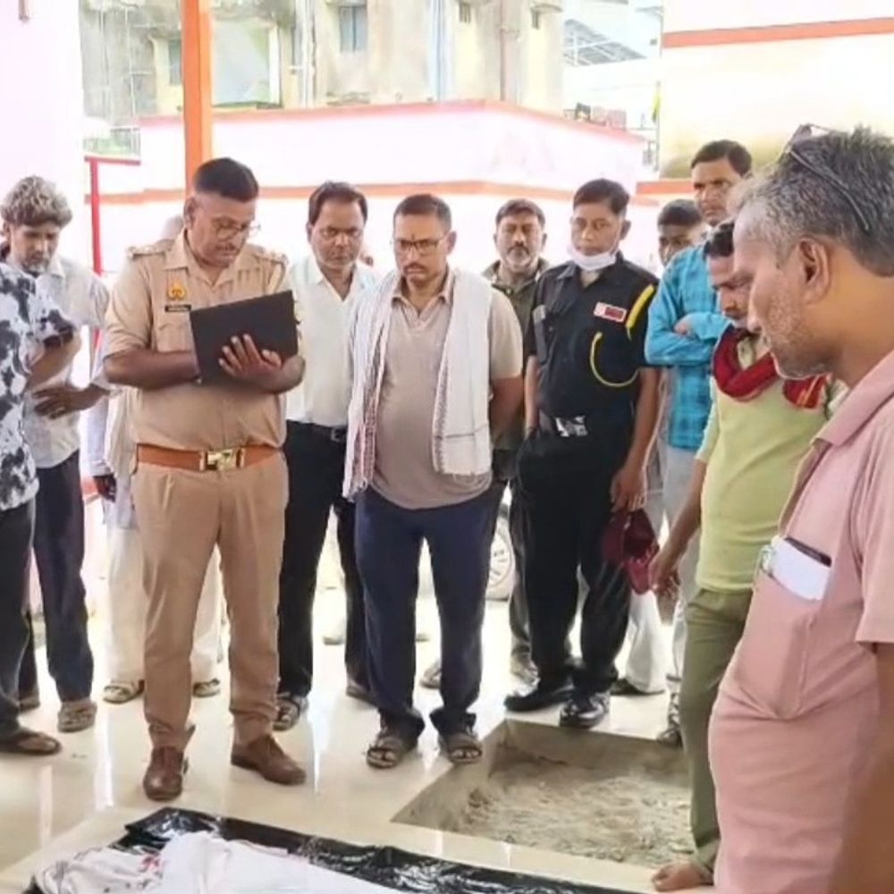महोबा में तेज रफ्तार कार पलटी, युवक की मौत, VIDEO:9 दिसंबर को होनी थी शादी, इकलौते बेटे की मौत से घर में मातम, घटना CCTV में कैद