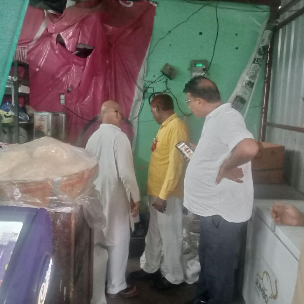 खाद्य विभाग ने 20 किलो डोडा बर्फी नष्ट की:बांदा में रक्षाबंधन से पहले मिलावट अभियान में 103 किलो खुला सरसों तेल किया सीज