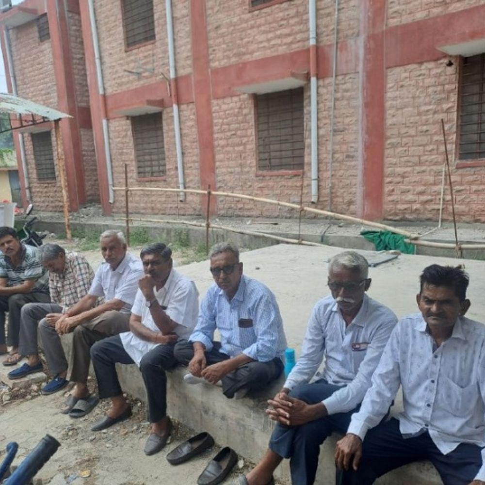 आरोपियों के गिरफ्तारी के बाद शव उठाने पर अड़े परिजन:पुरानी रंजिश में की थी फायरिंग, एक की मौत, 7 घायल