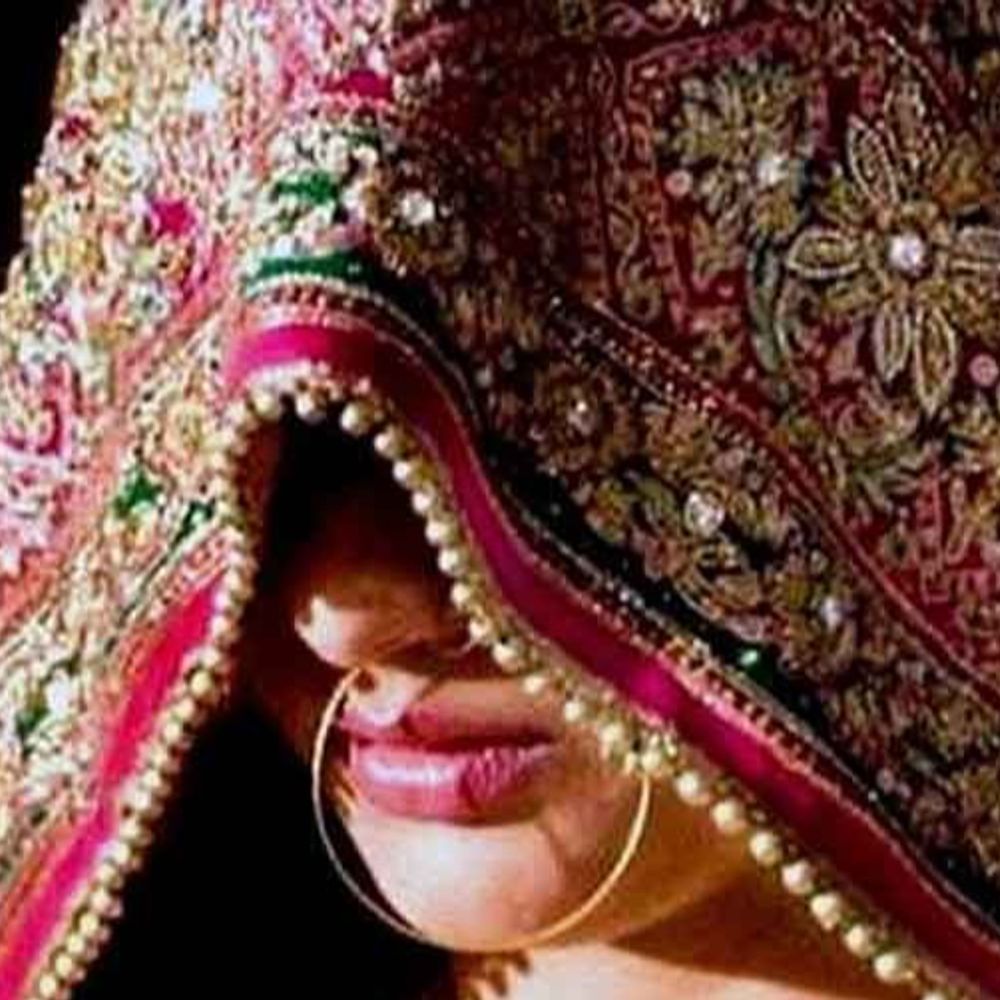 आगरा में लुटेरी दुल्हन शादी के 5 दिन बाद फरार:4 लाख रुपए के जेवर-मुंह दिखाई की रकम भी ले गई, पुलिस ने भी नहीं की सुनवाई