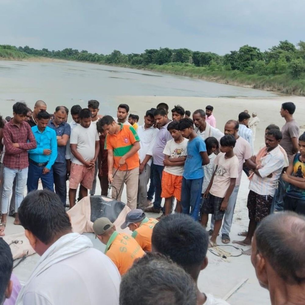 मुजफ्फरपुर- बूढ़ी गंडक में दो किशोर डूबे:SDRF की टीम तलाश में जुटी, घर से बिना बताए स्नान करने पहुंचे थे दोनों