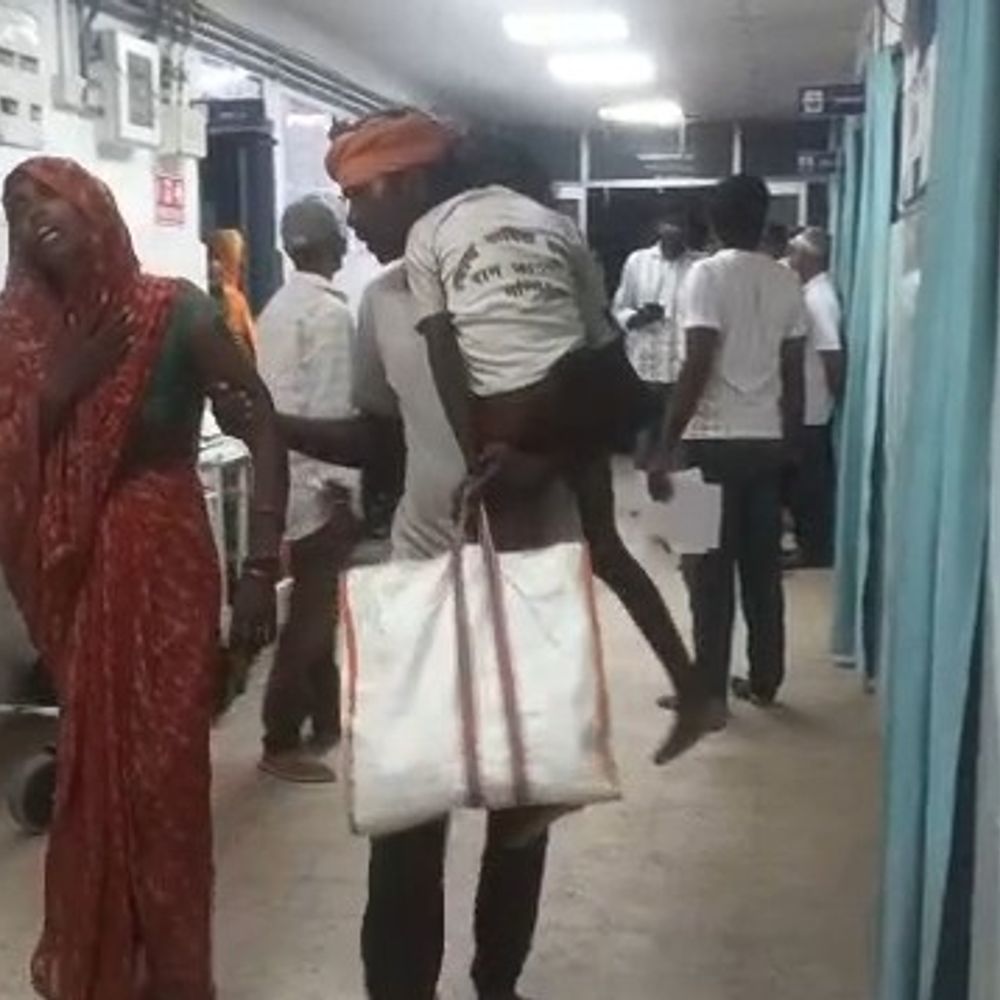 कैमूर में सांप के डसने से बच्ची की मौत:झाड़-फूंक में देरी से अस्पताल पहुंचने पर नहीं बची जान