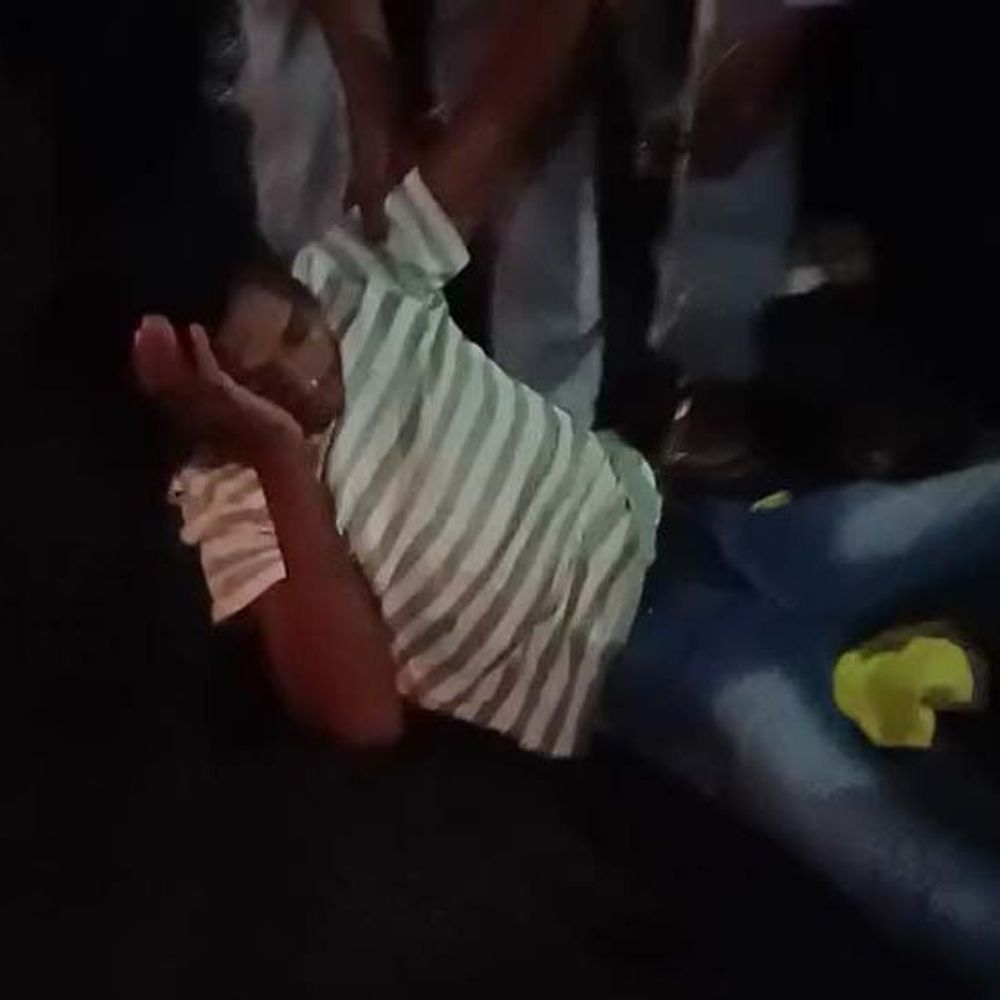 ट्रक ने बाइक को टक्कर मारी:बालाघाट में तीन युवक घायल, अस्पताल में एडमिट