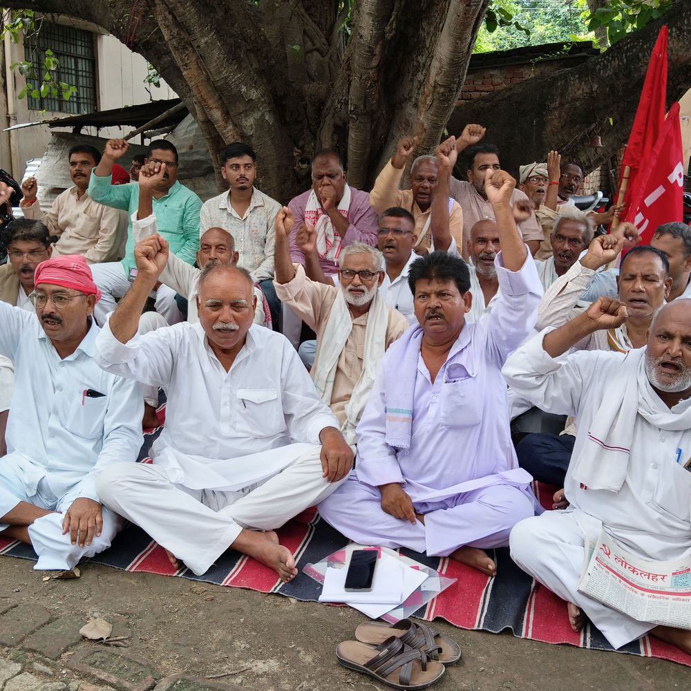 माकपा ने निजी जानकारी जुटाने का आरोप लगाया:कलेक्ट्रेट में प्रदर्शन कर पुलिस-एलआईयू की कार्रवाई पर रोक की मांग