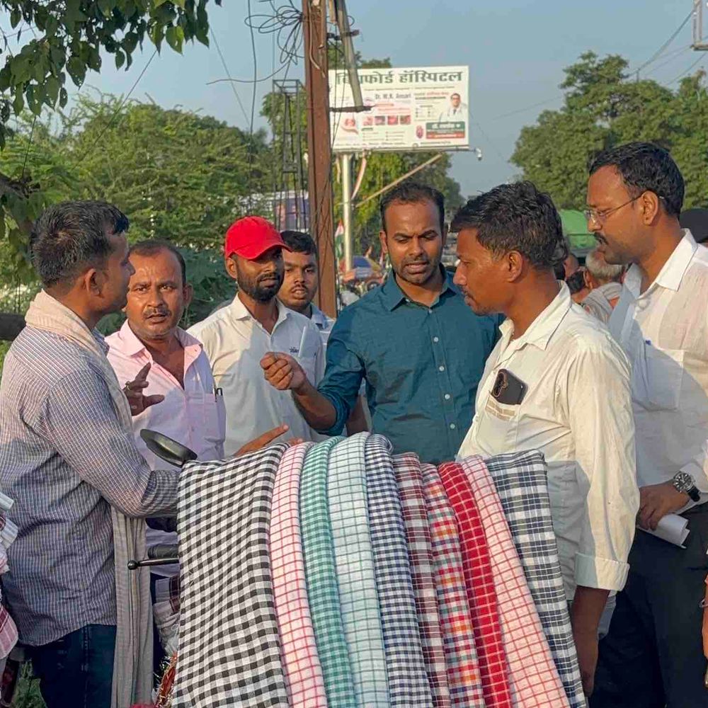 मोतिहारी में नगर आयुक्त का अतिक्रमण हटाओ अभियान:सड़क किनारे से हटाए गए अवैध ठेले, जाम से मिलेगी राहत