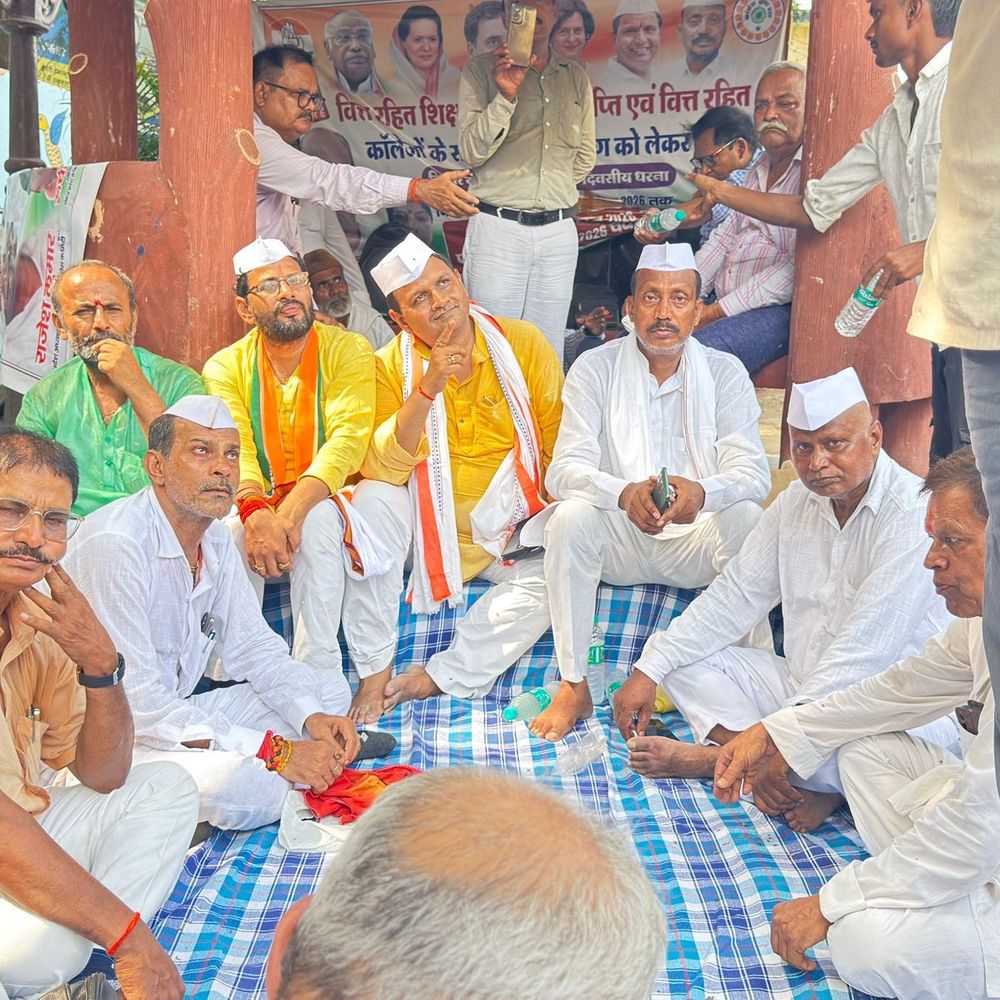 नवादा में वित्त रहित शिक्षकों का धरना-नारेबाजी:कांग्रेस ने सरकार पर लगाया वादाखिलाफी का आरोप, आंदोलन तेज करने की चेतावनी