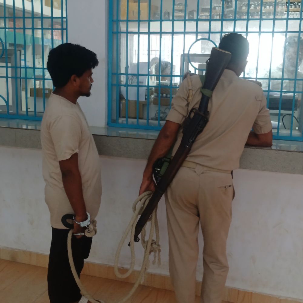 सुमन का सहकर्मी ही करता था परेशान, अरेस्ट:लखीसराय में पुलिस ने घर से दबोचा,आपत्तिजनक वीडियो भेजने का आरोप; CCTV फुटेज में साथ दिखे