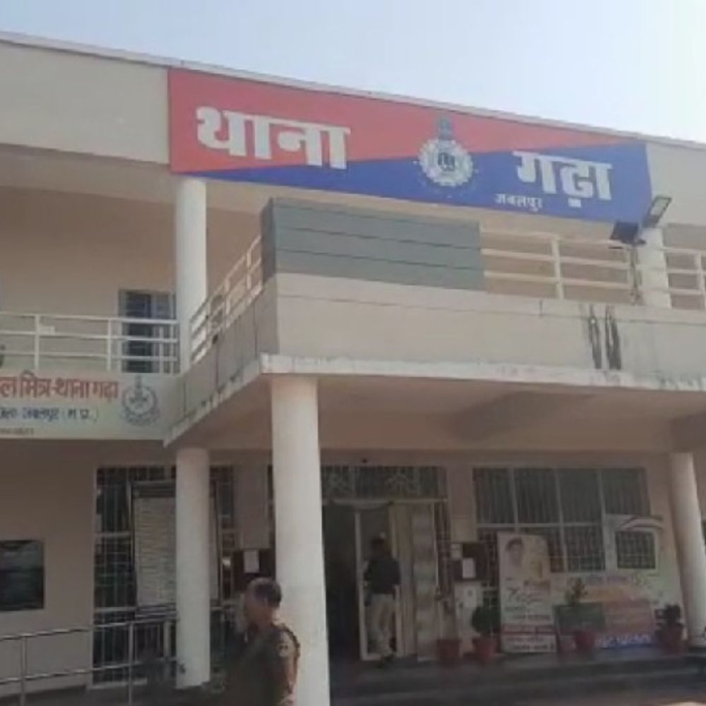 दोस्त बनकर ठग ने भेजे फर्जी बैंक मैसेज:निजी अस्पताल में रिश्तेदार भर्ती होने का झांसा देकर QR कोड से 99 हजार रुपए निकाले