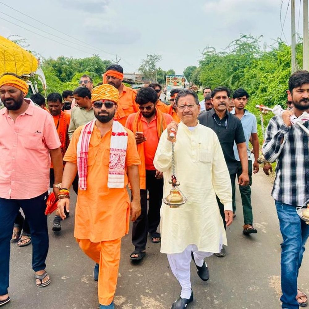 बड़वाह पहुंची श्रद्धा कांवड़ यात्रा, पूर्व मंत्री ने किया स्वागत:अजय यादव के नेतृत्व में यात्रा, 10 अगस्त को ओंकारेश्वर में जलाभिषेक