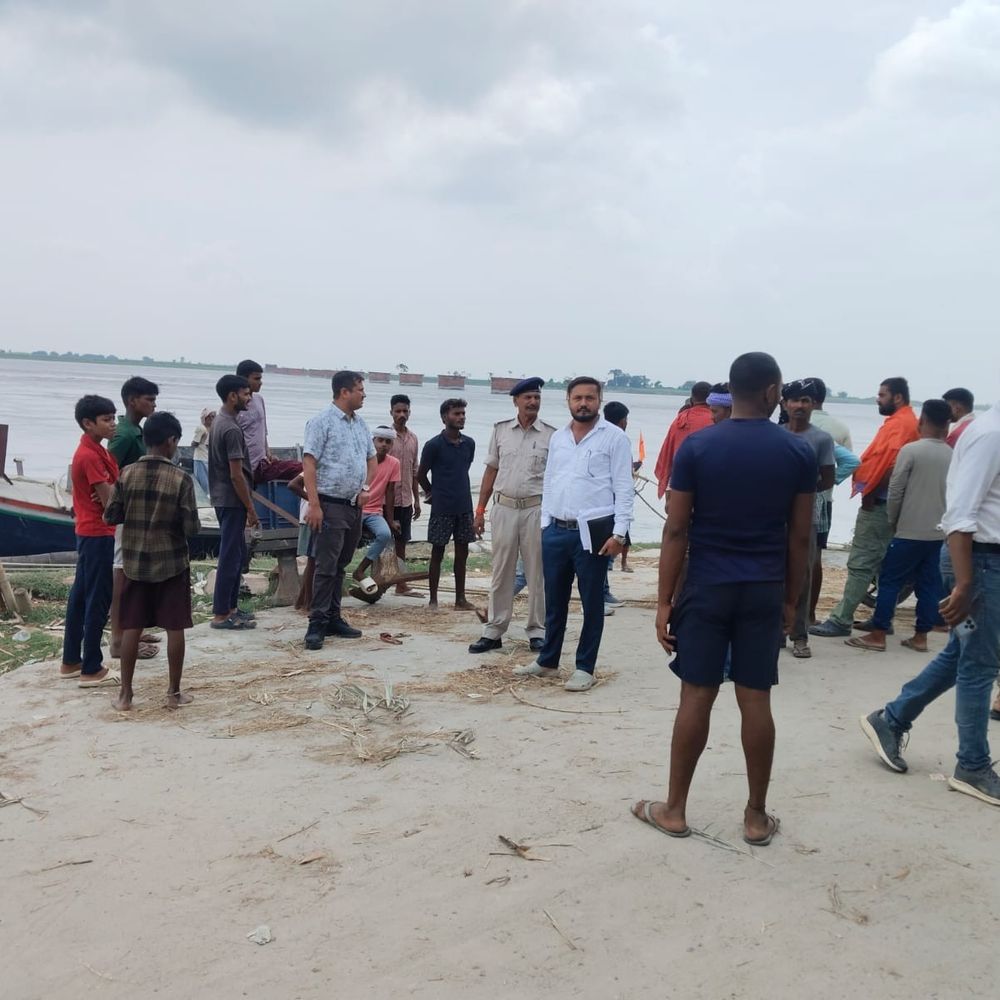 नेपाल में बांध टूटने से गंडक उफनाई,पश्चिम चंपारण में हाईअलर्ट:तटबंधों की निगरानी तेज, संवेदनशील-निचले इलाकों पर नजर