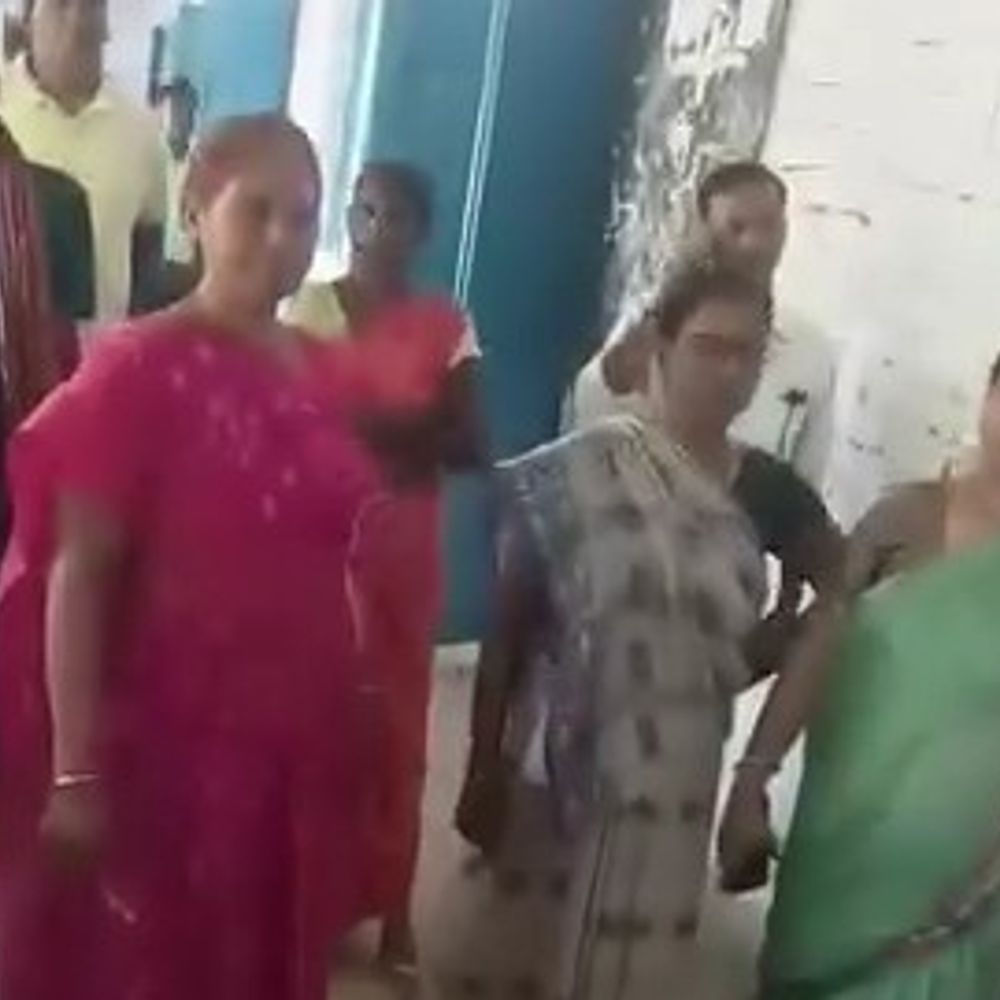 विधायक के सरप्राइज इंस्पेक्शन में स्कूल में नहीं मिले स्टूडेंट:DM-DEO ऑफिस से 500 मीटर दूर गांधी इंटर स्कूल का मामला