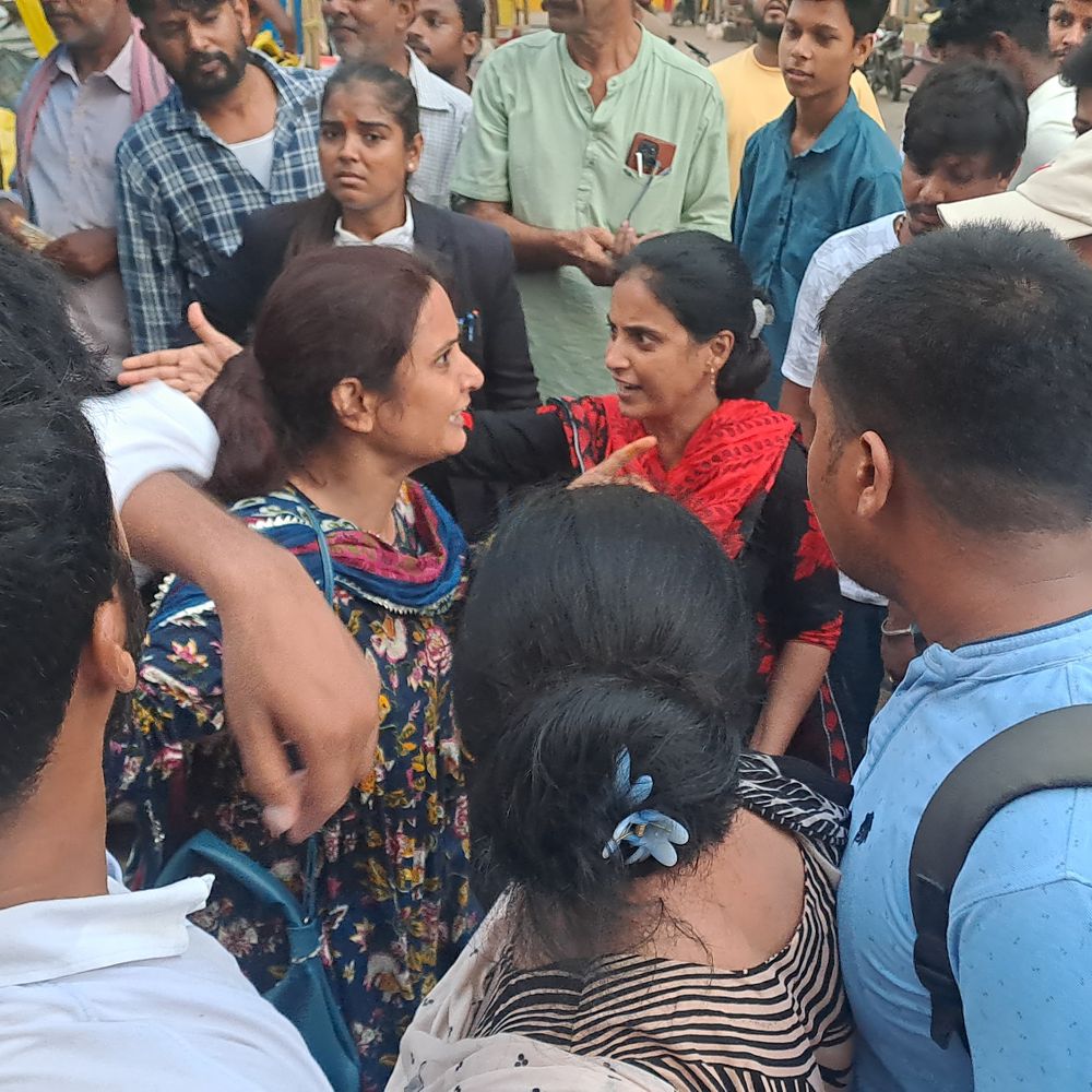 न्यायिक पदाधिकारी की गाड़ी रोककर हंगामा, 5 अरेस्ट:गोपालगंज कोर्ट गेट पर हुई घटना, अमर्यादित भाषा का प्रयोग; कार्रवाई