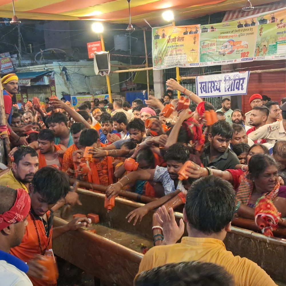 पहली बार मुजफ्फरपुर में कांवरियों पर हेलीकॉप्टर से होगी पुष्पवर्षा:दूसरी सोमवारी पर सुबह 8 बजे हरिसभा चौक से बाबा गरीबनाथ मंदिर तक बरसेंगे फूल