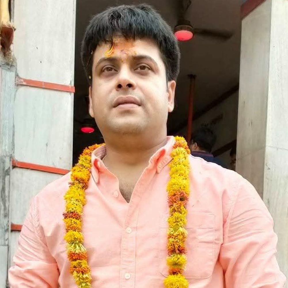 ड्यूटी पर जा रहे डॉक्टर की सड़क हादसे में मौत:शहर के रोड पर फैला था गिट्‌टी और बालू, बुलेट बाइक फिसल गई