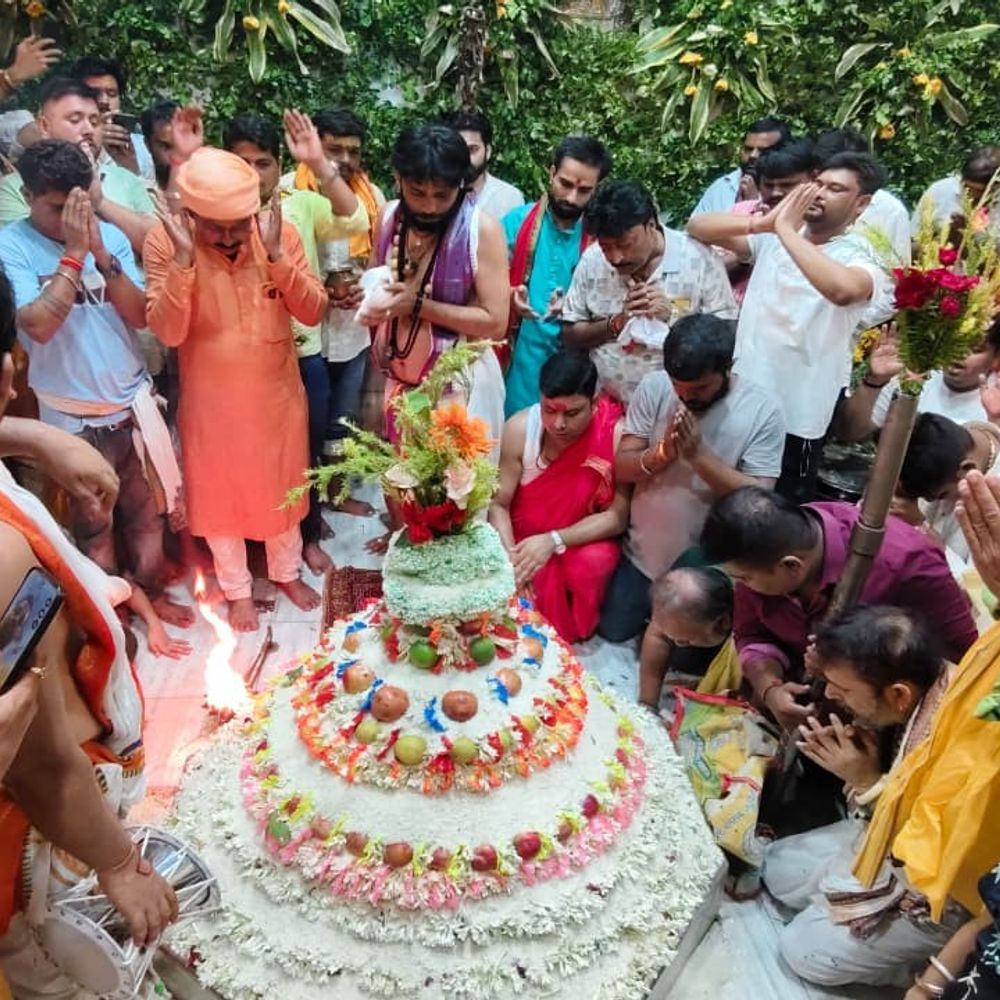 मुजफ्फरपुर- चावल से बाबा गरीबनाथ का महाश्रृंगार:सोमवारी के साथ प्रदोष तिथि का भी संयोग, महाआरती में गूंजा हर-हर महादेव